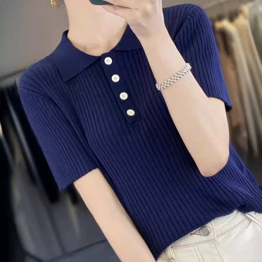 Marineblaues, hohl gestreiftes Kurzarm Polo-Shirt