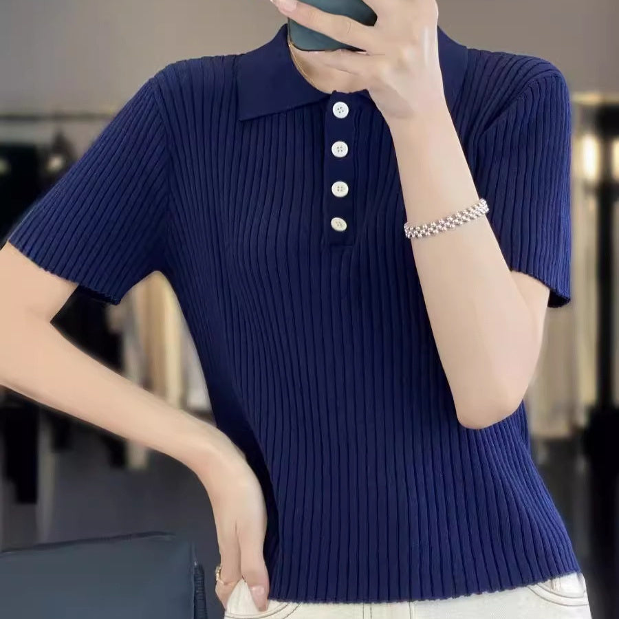 Marineblaues, hohl gestreiftes Kurzarm Polo-Shirt