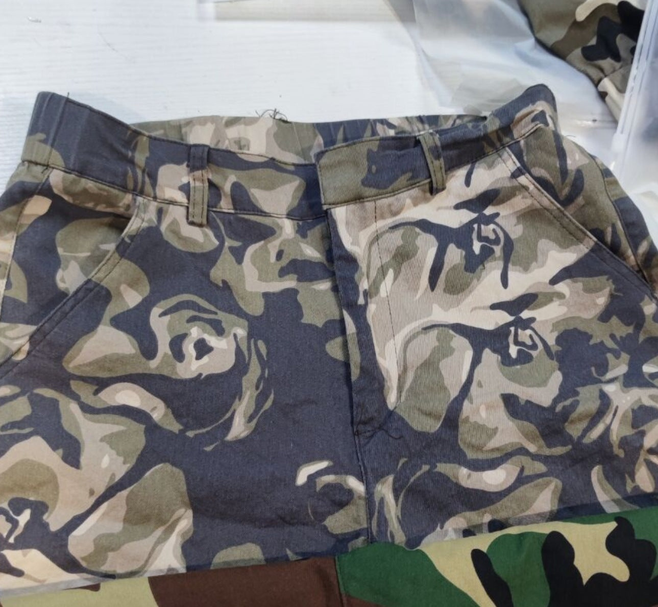 Khaki-Leopardenmuster Shorts