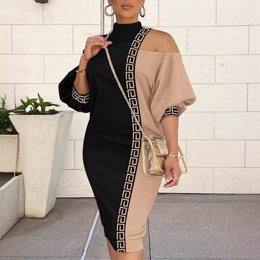 Schulterfreies Kleid in Kontrastfarbe